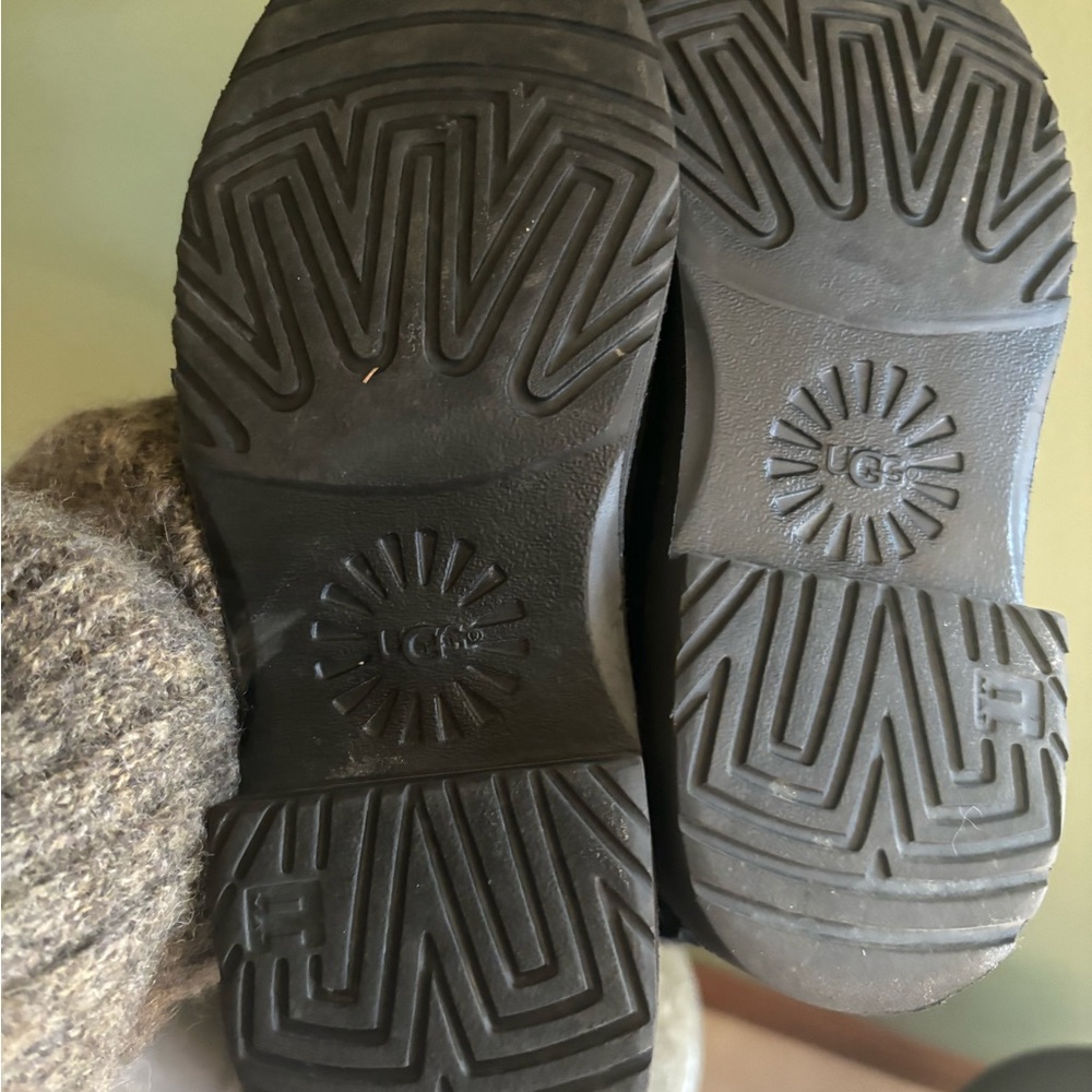 UGG Boots - Picture 3 of 7
